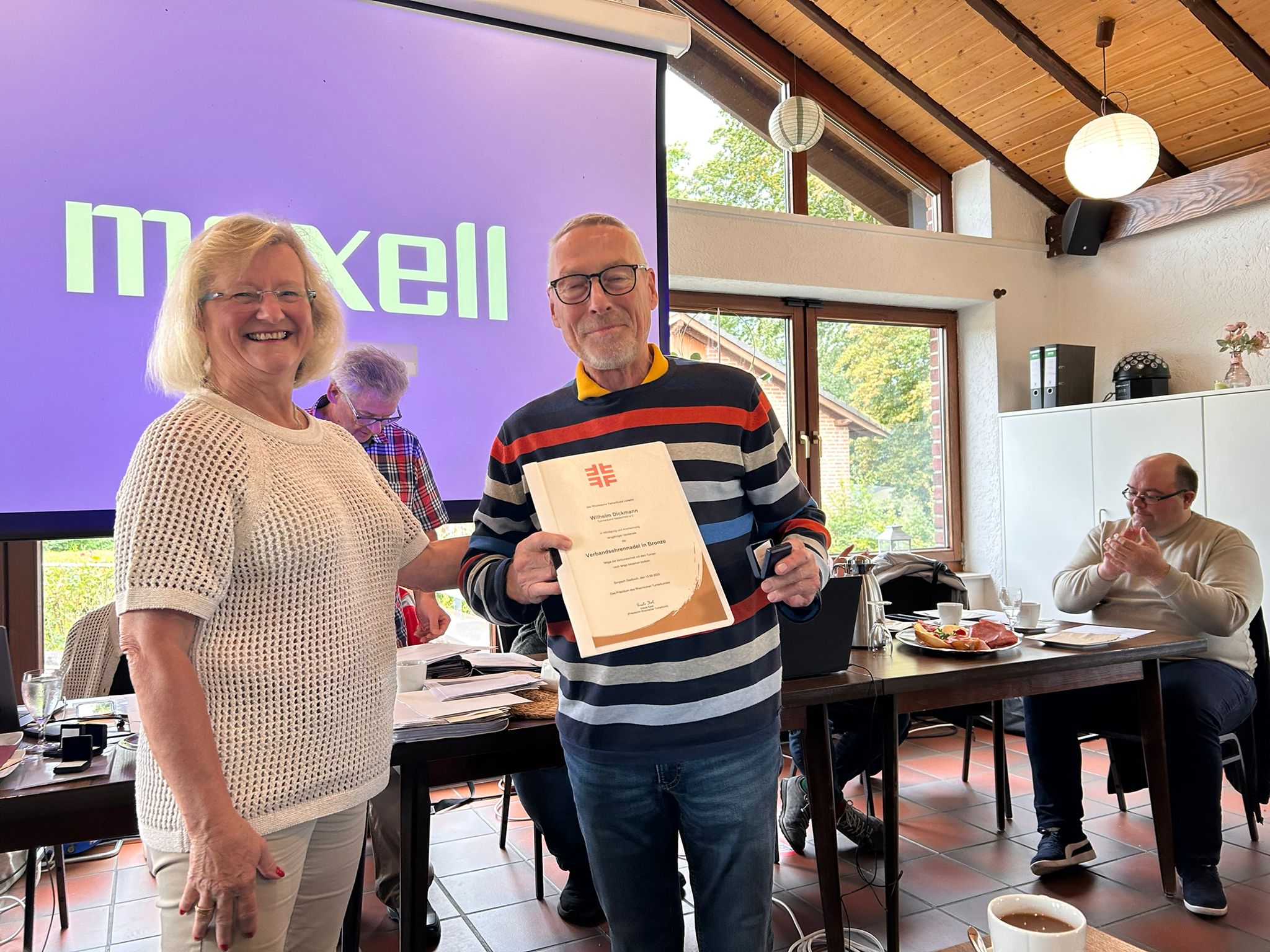 Der Verbandsehrenbrief für Willi Dickmann